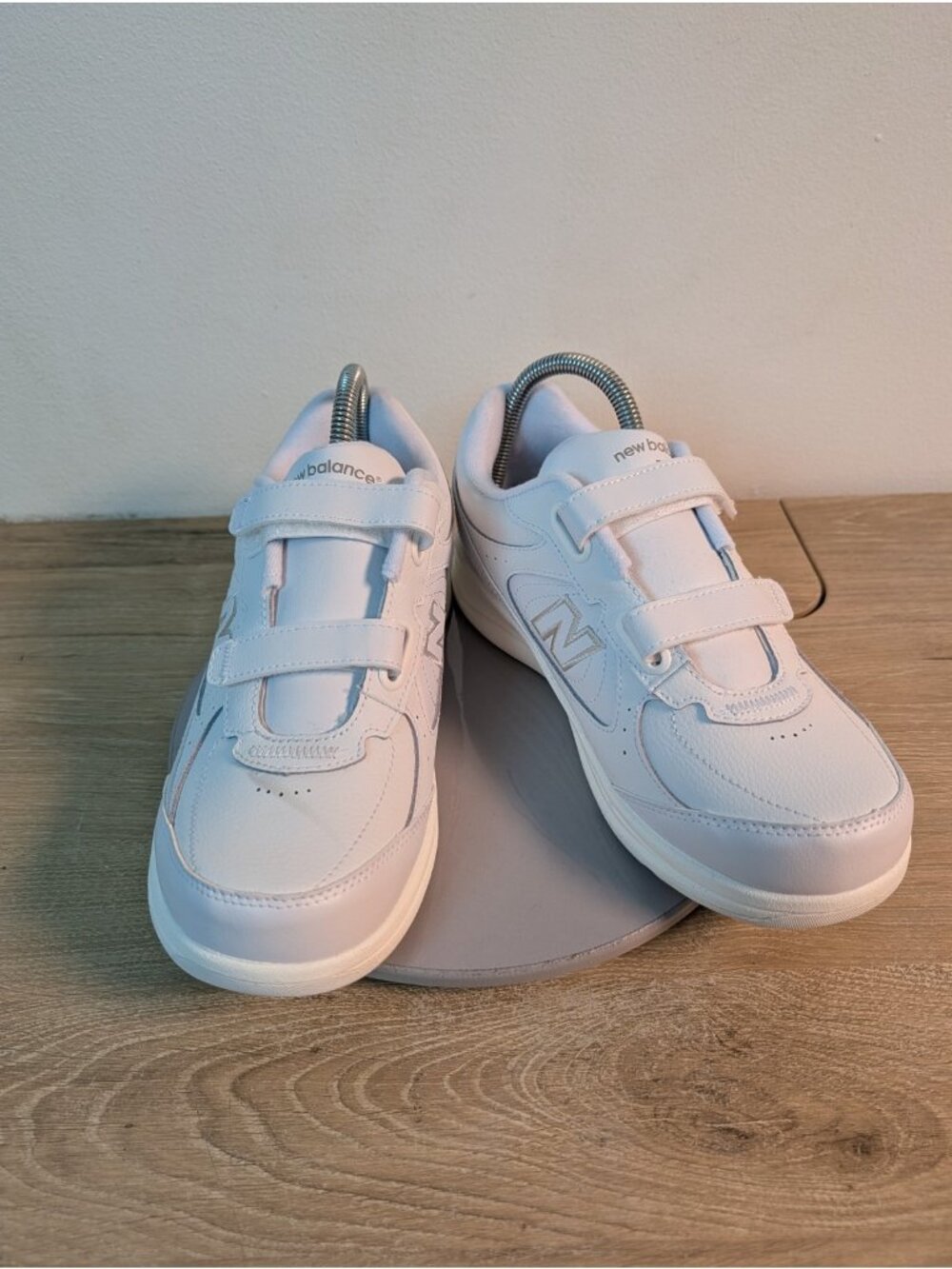 New Balance 577 Mens White Leather Walking Shoes 4E Extra Wide MW577VW Size 9